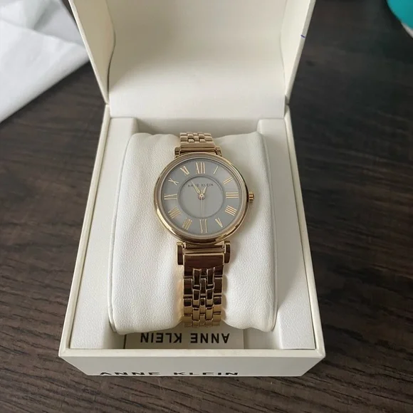 Anne Klein gold watch! - Picture 1 of 4